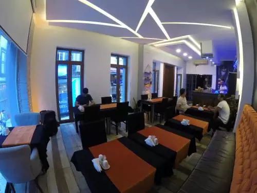 بوفه هتل اسپیناس تکسیم
